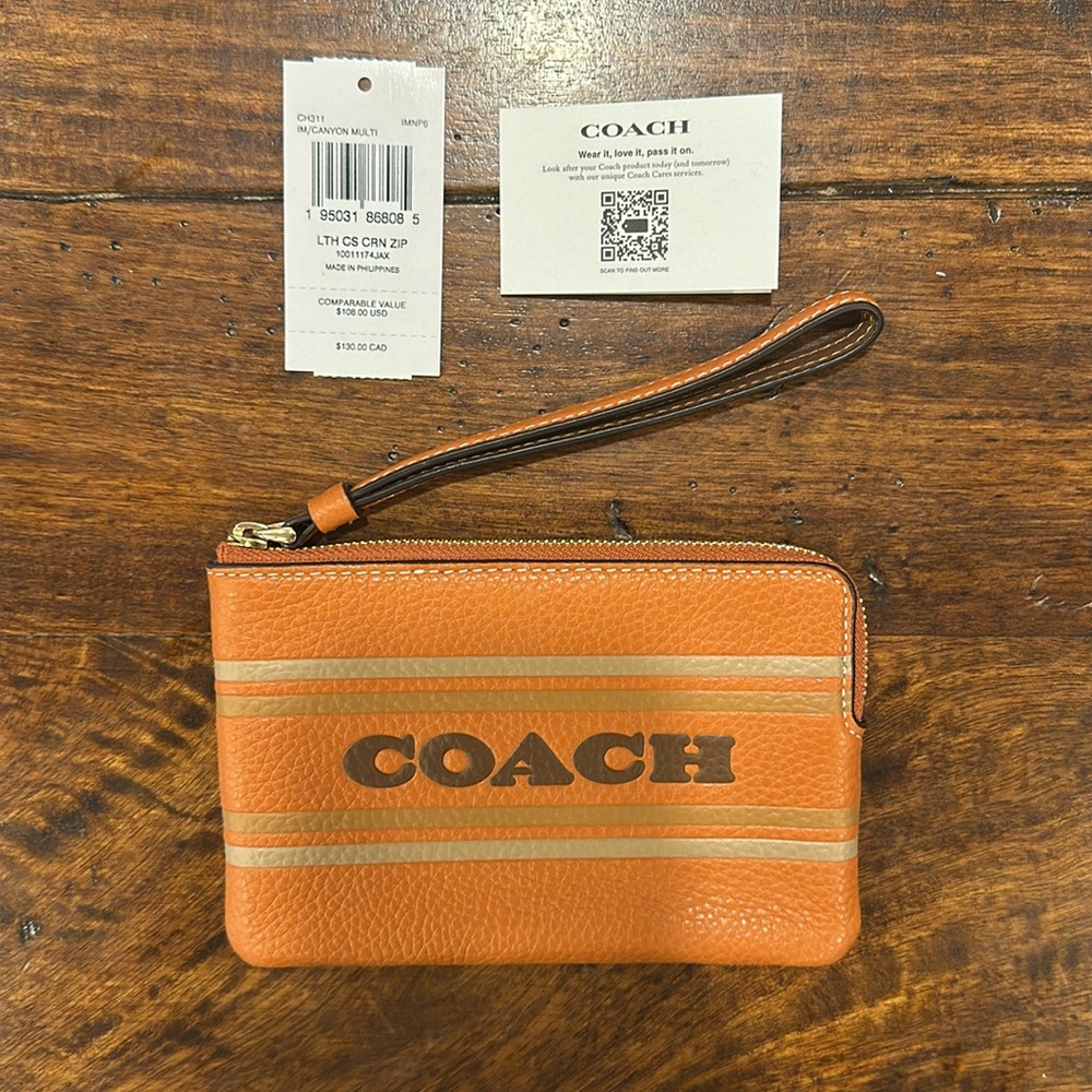 🤎NWT Coach Wristlet
